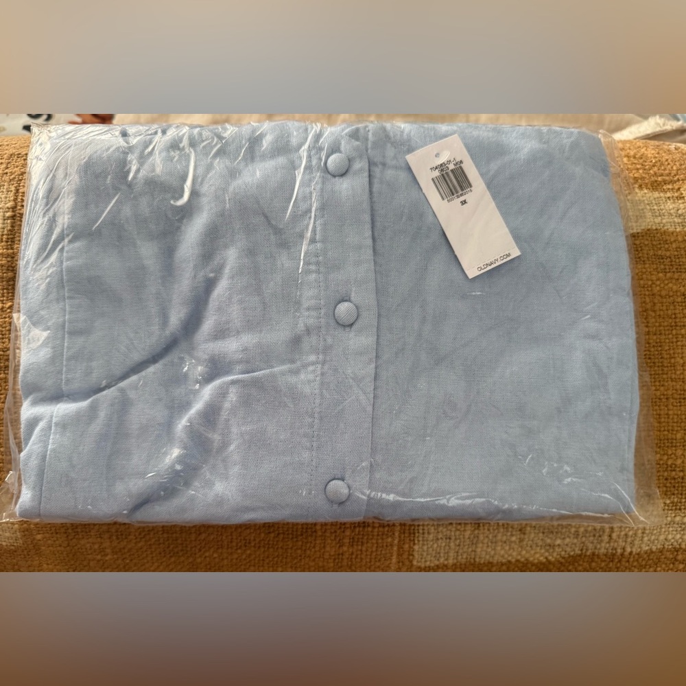 Old Navy Light Blue Button-Front Linen-Blend Vest - Picture 8 of 8